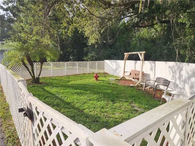 Fenced Dog Area For Small Dogs