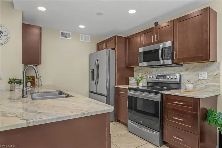 4112 19th Pl 104, Cape Coral, Florida 33904