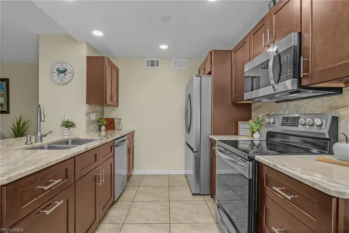 4112 19th Pl 104, Cape Coral, Florida 33904