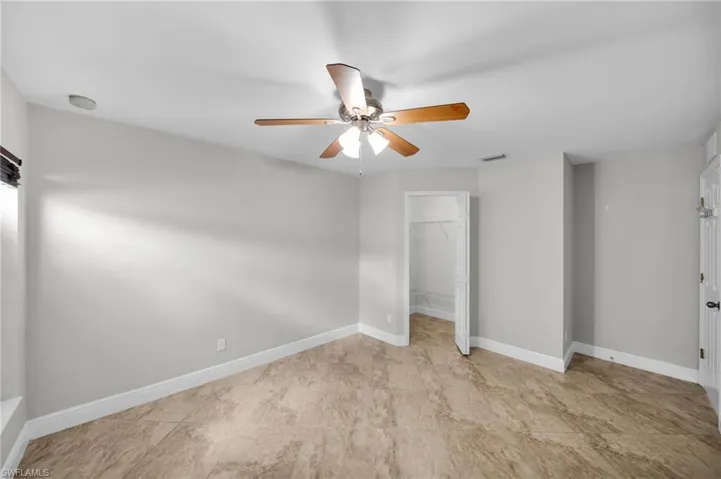 Unfurnished bedroom with a ceiling fan and a closet