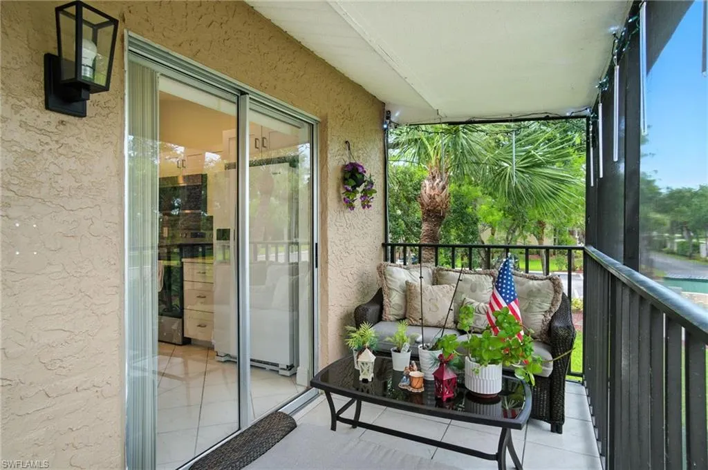 4220 Looking Glass LN, Naples, FL 34112,225056573