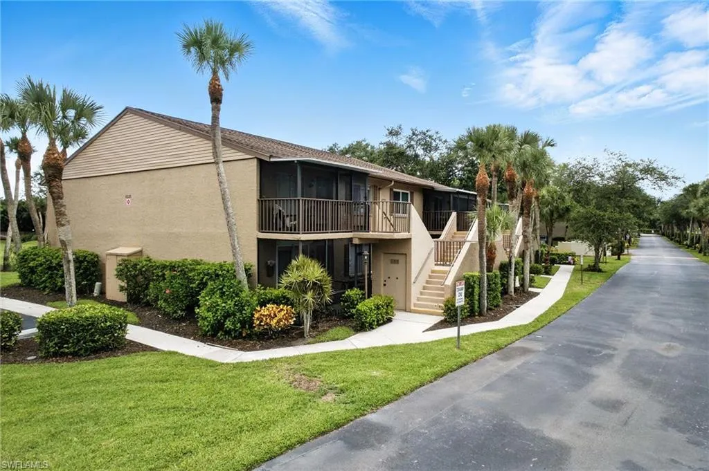 4220 Looking Glass LN, Naples, FL 34112,225056573