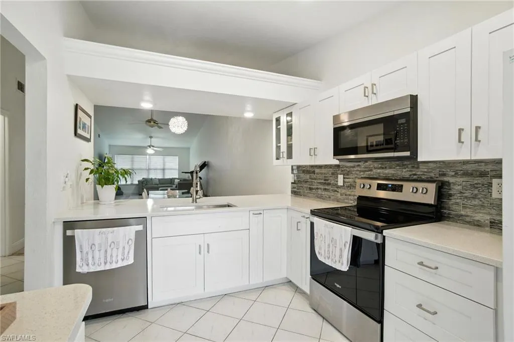 4220 Looking Glass LN, Naples, FL 34112,225056573