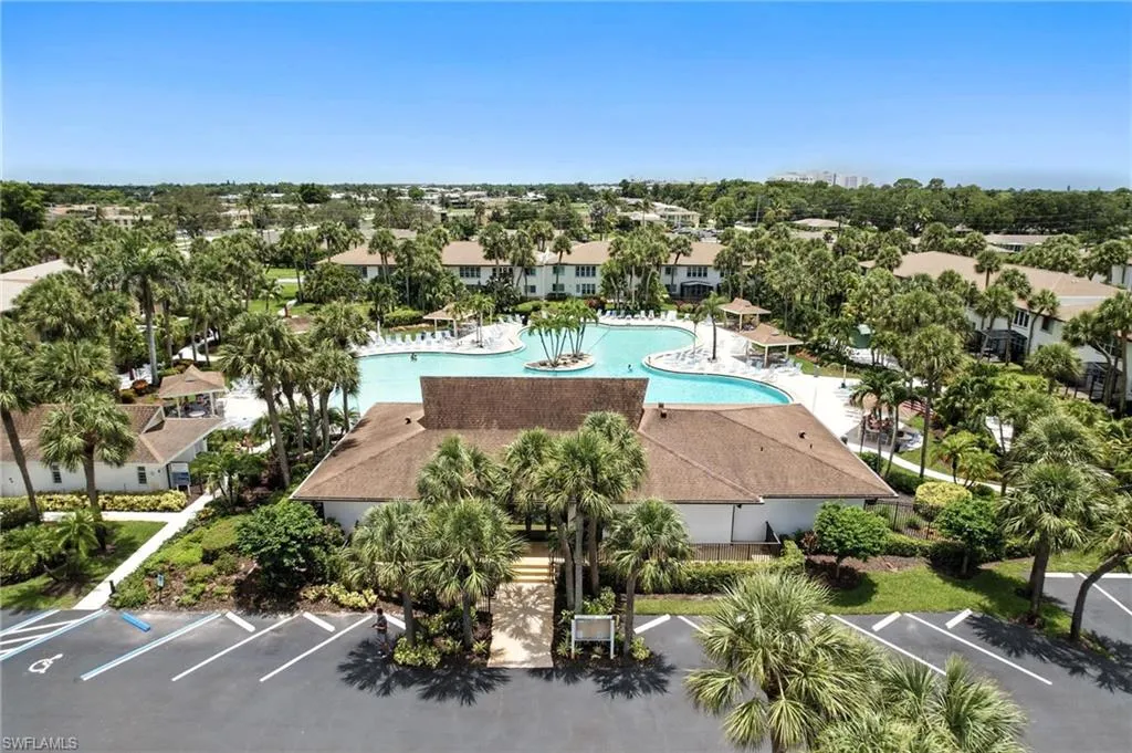 4220 Looking Glass LN, Naples, FL 34112,225056573