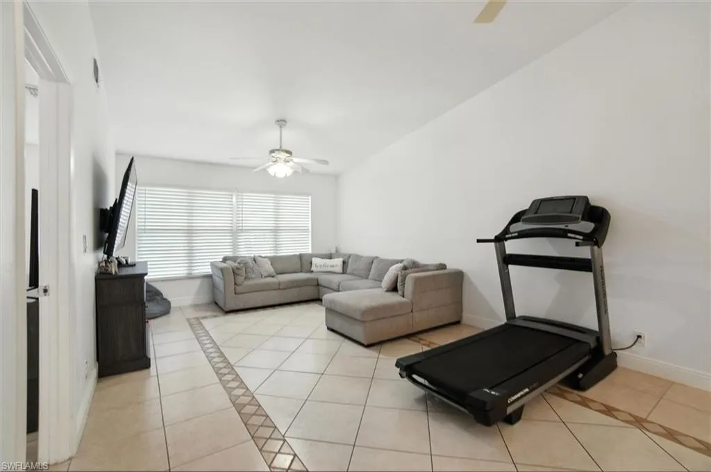 4220 Looking Glass LN, Naples, FL 34112,225056573