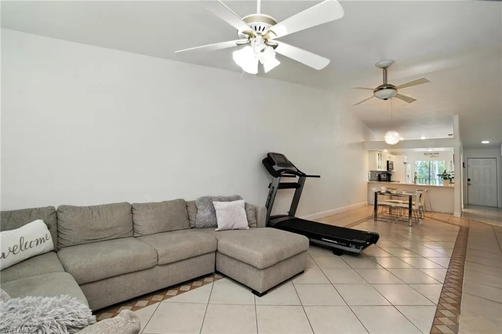 4220 Looking Glass LN, Naples, FL 34112,225056573