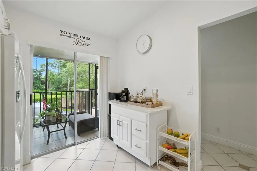 4220 Looking Glass LN, Naples, FL 34112,225056573