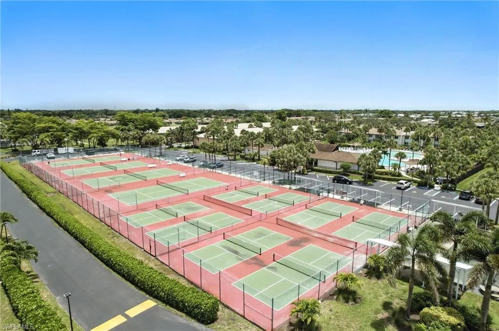 4220 Looking Glass LN, Naples, FL 34112,225056573