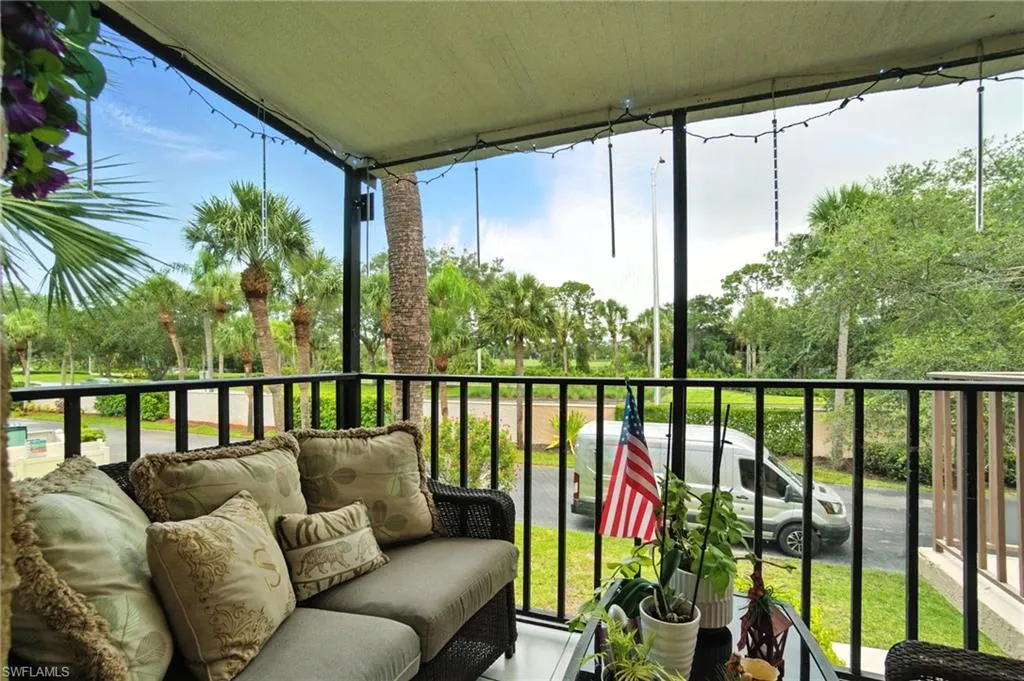 4220 Looking Glass LN, Naples, FL 34112,225056573