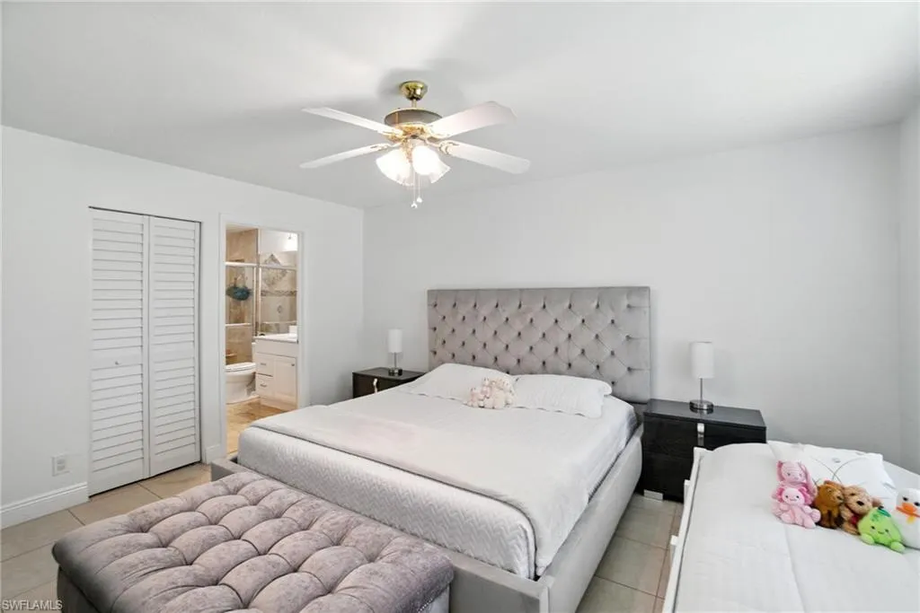 4220 Looking Glass LN, Naples, FL 34112,225056573