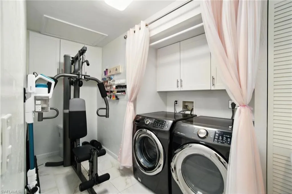4220 Looking Glass LN, Naples, FL 34112,225056573
