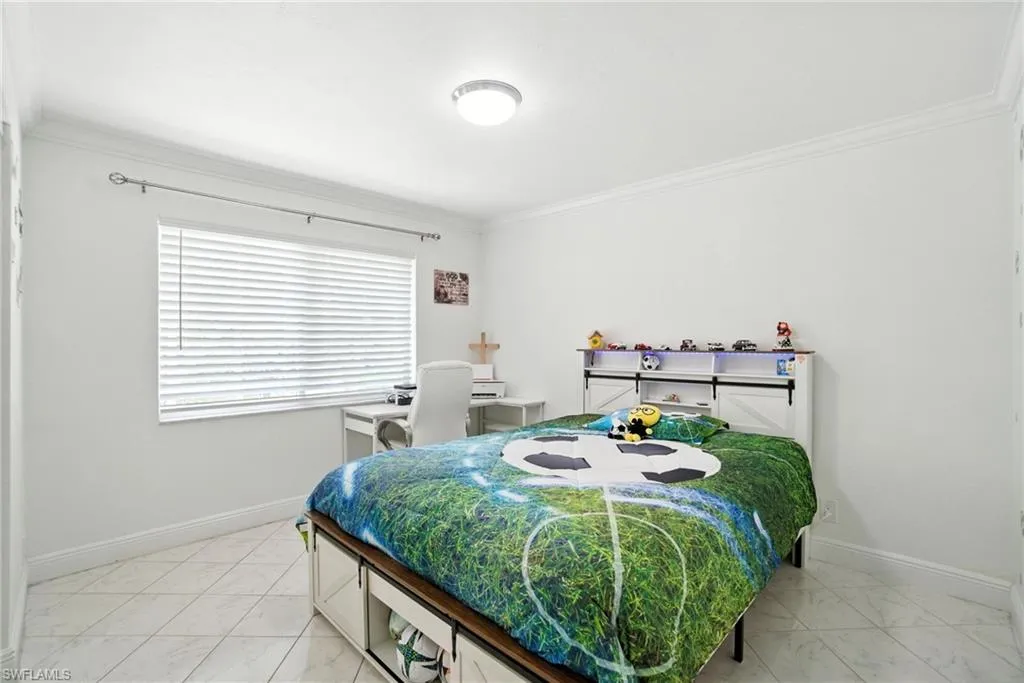 4220 Looking Glass LN, Naples, FL 34112,225056573
