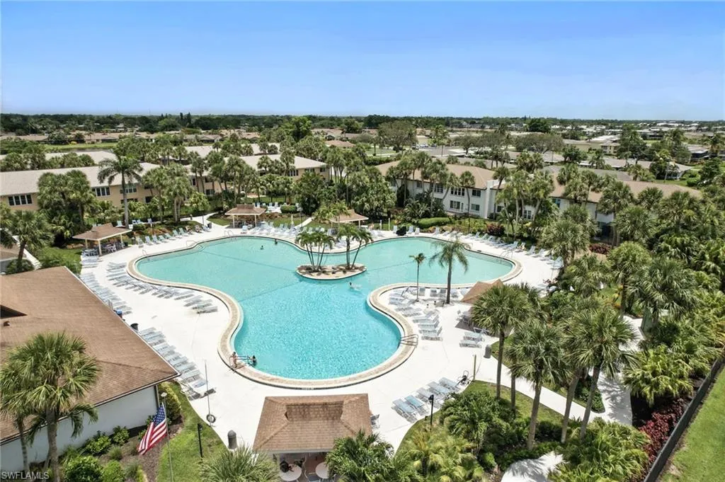 4220 Looking Glass LN, Naples, FL 34112,225056573