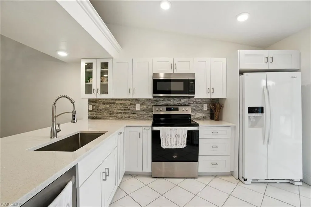 4220 Looking Glass LN, Naples, FL 34112,225056573
