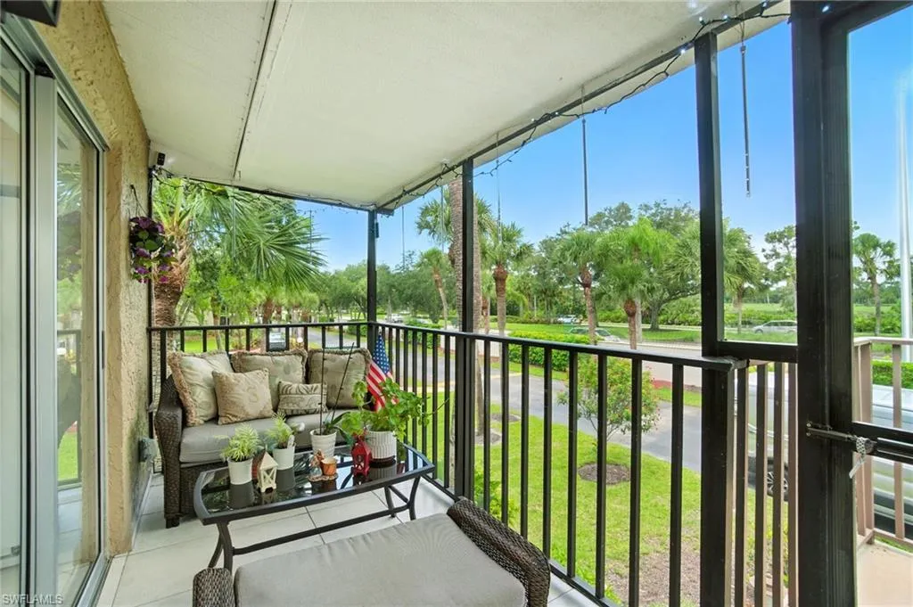 4220 Looking Glass LN, Naples, FL 34112,225056573