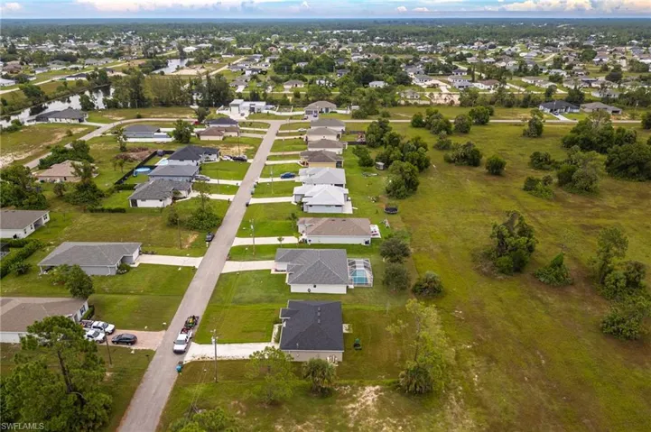 1718 NE 40th  LN, Cape Coral, FL 33909