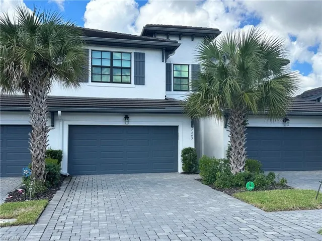 7509  Carnegie  WAY, Naples, FL 34119