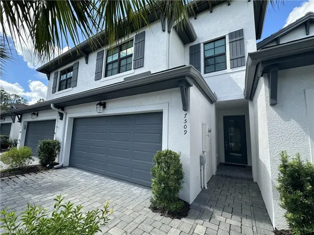 7509  Carnegie  WAY, Naples, FL 34119