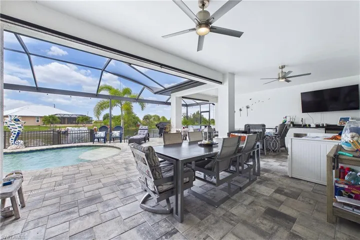 Expansive lanai with lots of room in both shade and sun.