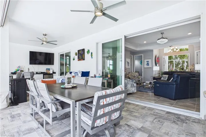 Expansive lanai with lots of room in both shade and sun.