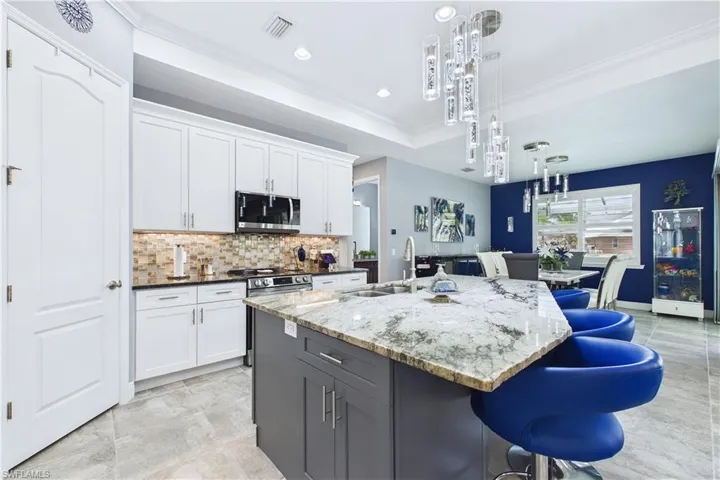 HUGE kitchen perfect for the gourmet chef and entertaining.