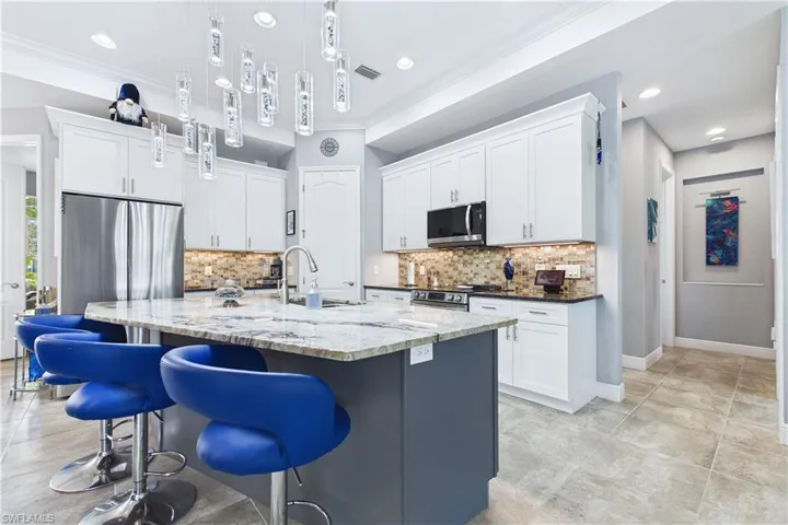 HUGE kitchen perfect for the gourmet chef and entertaining.