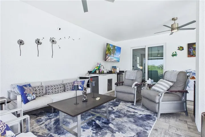 Expansive lanai with lots of room in both shade and sun.