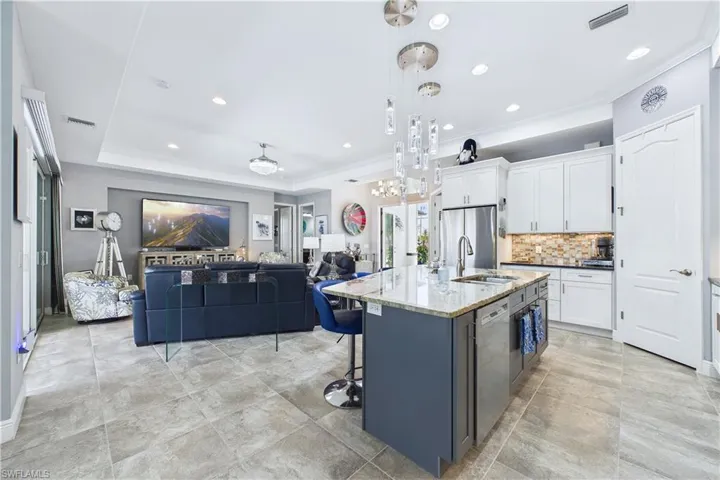 HUGE kitchen perfect for the gourmet chef and entertaining.