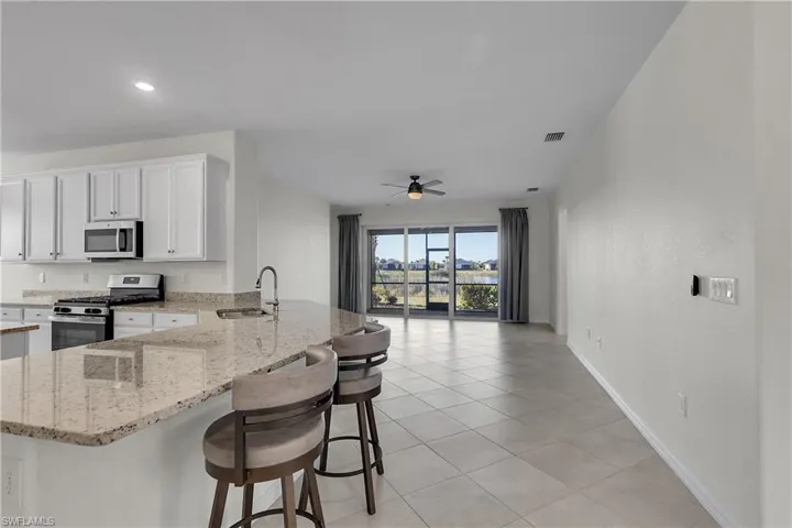 Breakfast bar, great room