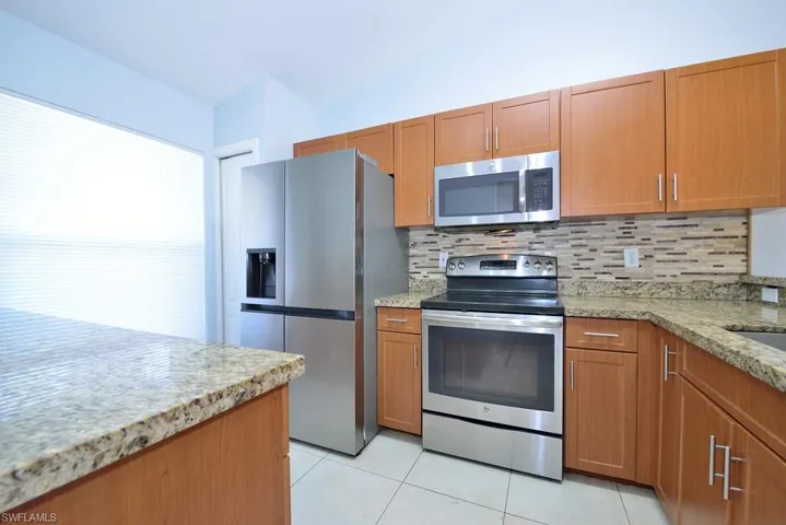 1042 Mainsail Dr 823, Naples, Florida 34114