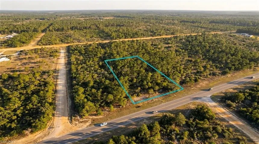 Wooded parcel featuring direct road frontage