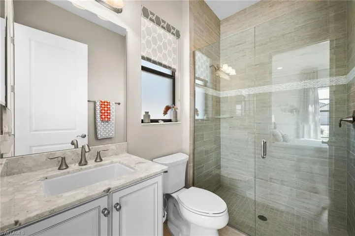 Guest Bathroom 4