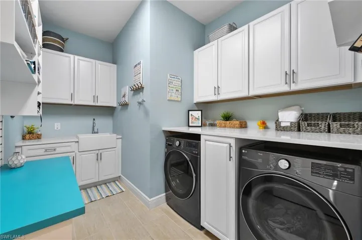 Spacious Laundry room with gas dryer