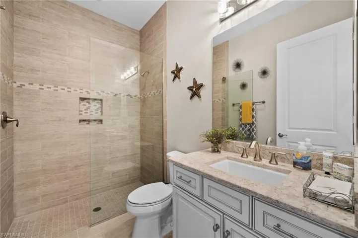 En-suite bathroom 2