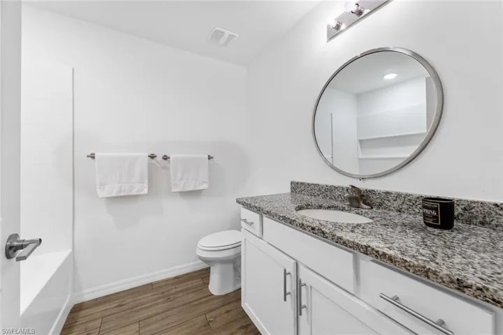 Full 2nd bathroom