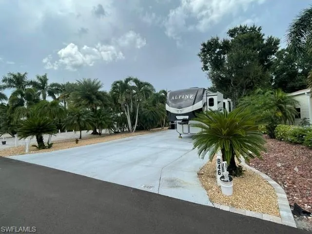 10011  PARKWOOD  DR, Fort Myers, FL 33905