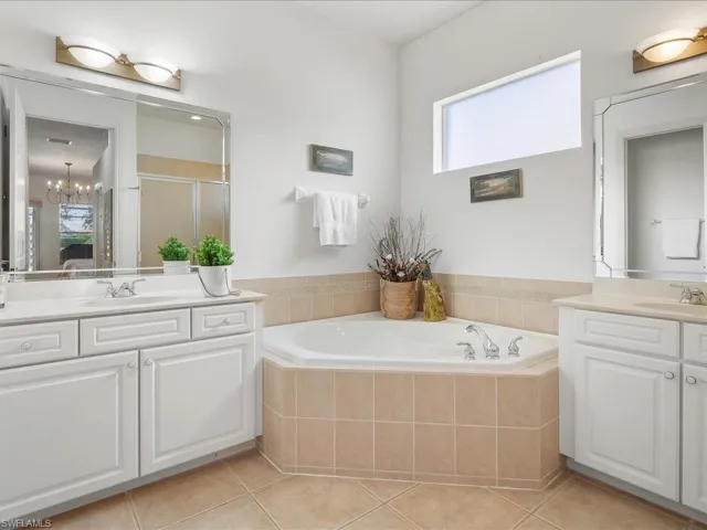 Huge primary bath with soaking tup and seperate shower