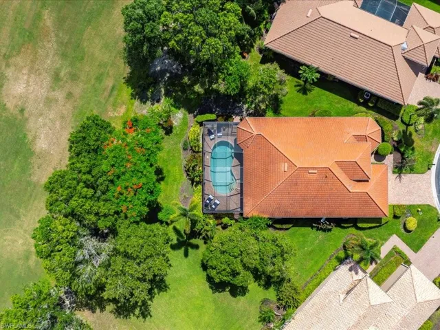 Large back yard , lots of privacy . Deeper than most