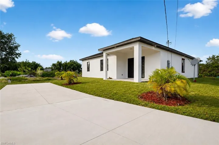 2513 69th St W, Lehigh Acres, Florida 33971