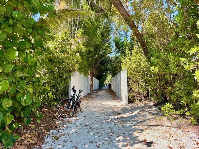 713  Durion  CT, Sanibel, FL 33957