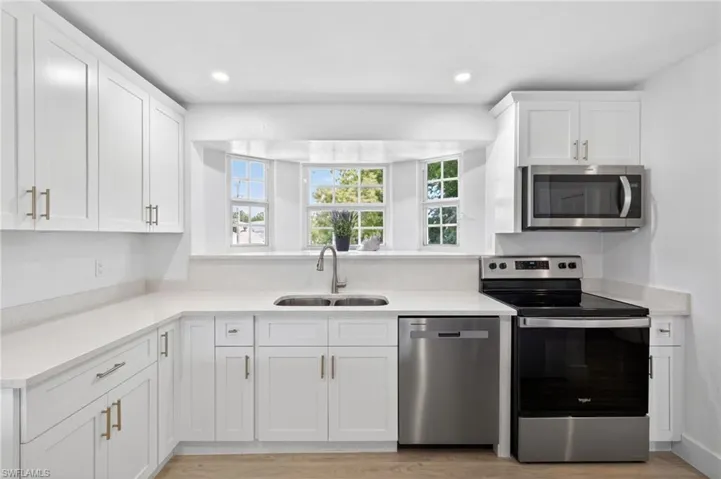 713  Durion  CT, Sanibel, FL 33957