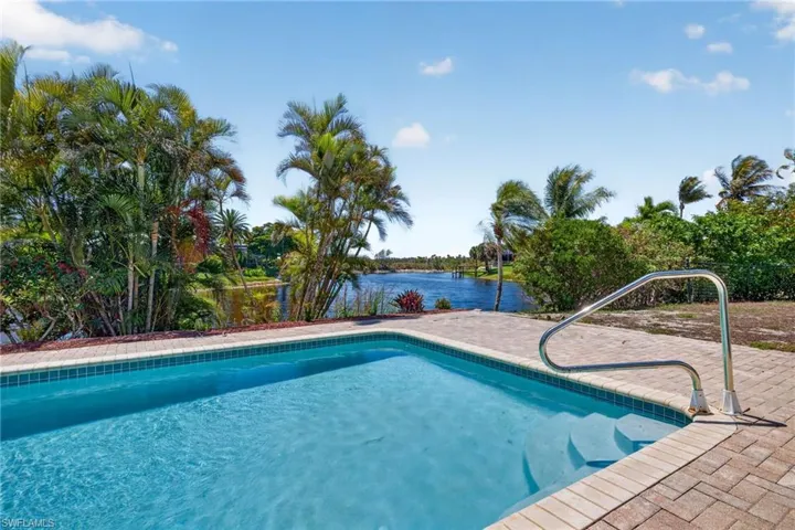 713  Durion  CT, Sanibel, FL 33957