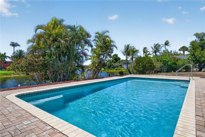 713  Durion  CT, Sanibel, FL 33957