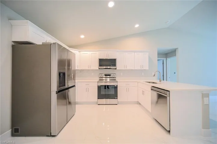 The Kitchen Has Granite Countertops, Stainless Steel Appliances, Tile Backsplash, And Real Wood Soft Touch Closing Drawers And Doors!