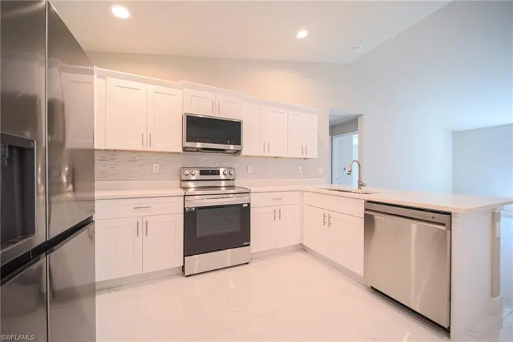 The Kitchen Has Granite Countertops, Stainless Steel Appliances, Tile Backsplash, And Real Wood Soft Touch Closing Drawers And Doors!