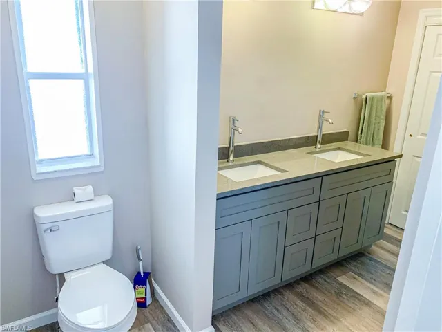 Primary En-suite bathroom