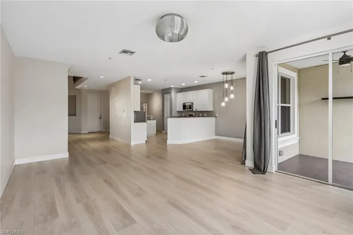 1410 Mariposa Cir 102, Naples, Florida 34105