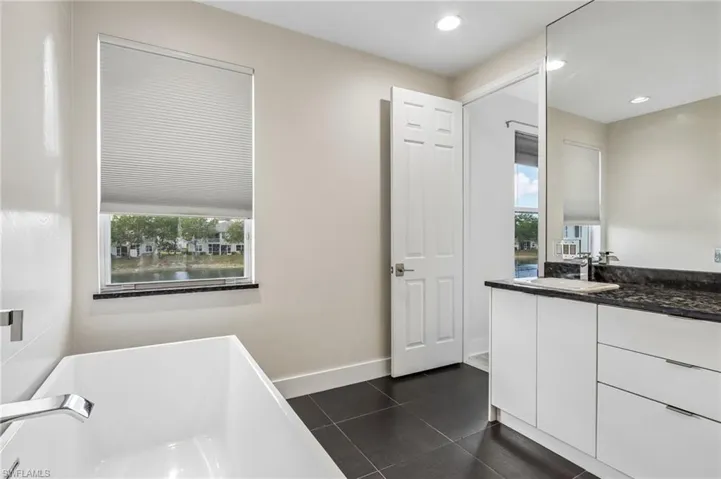 1410 Mariposa Cir 102, Naples, Florida 34105
