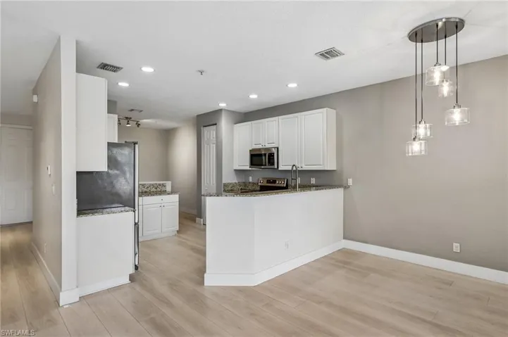 1410 Mariposa Cir 102, Naples, Florida 34105