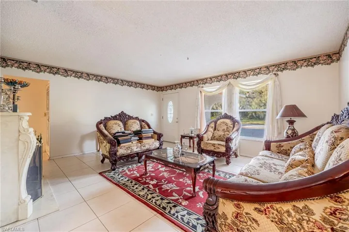 4005  School  CIR, Labelle, FL 33935